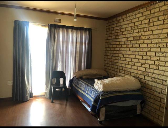 4 BEDROOM HOUSE TO LET IN LAMONT PARK